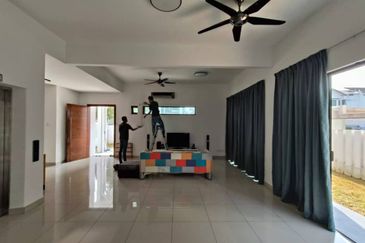 3 Storey Semid House For Sale In Taman Sunville, Individual Title, Super Good Condition