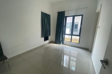 3 Storey Semid House For Sale In Taman Sunville, Individual Title, Super Good Condition