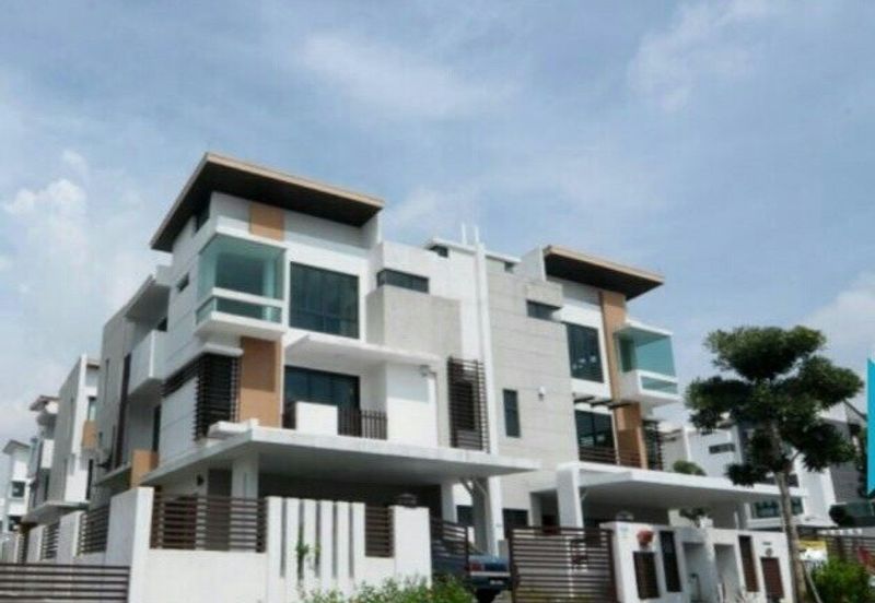3 Storey Semid House For Sale In Taman Sunville, Individual Title, Super Good Condition