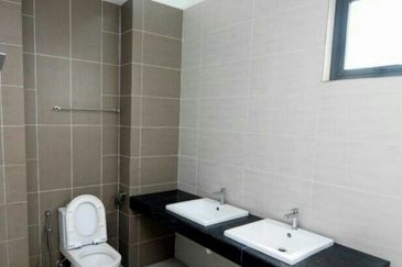 3 Storey Semid House For Sale In Taman Sunville, Individual Title, Super Good Condition