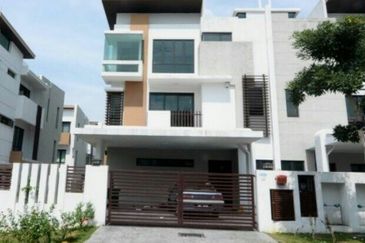 3 Storey Semid House For Sale In Taman Sunville, Individual Title, Super Good Condition