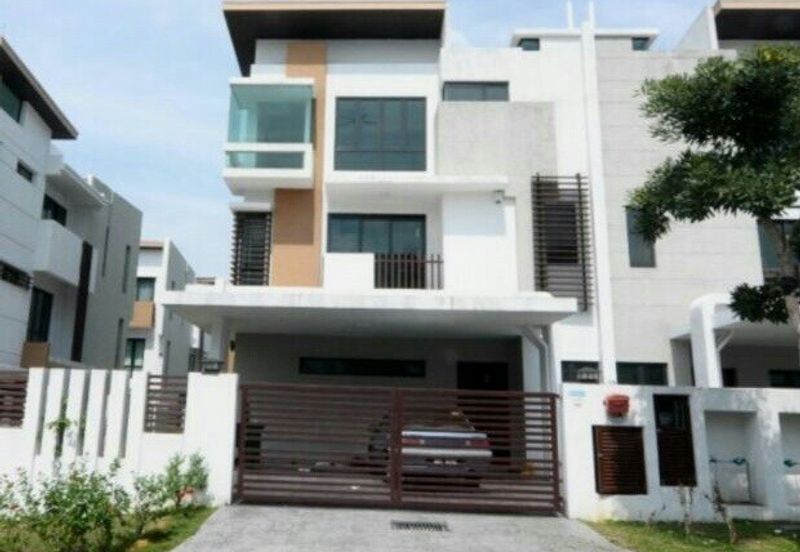 3 Storey Semid House For Sale In Taman Sunville, Individual Title, Super Good Condition