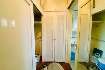 2 Storey Terrace House For Sale In Taman Desa, Super Big Size 22x100, No Facing House