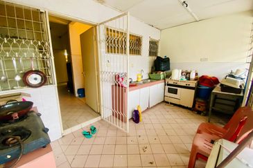 2 Storey Terrace House For Sale In Taman Desa, Super Big Size 22x100, No Facing House