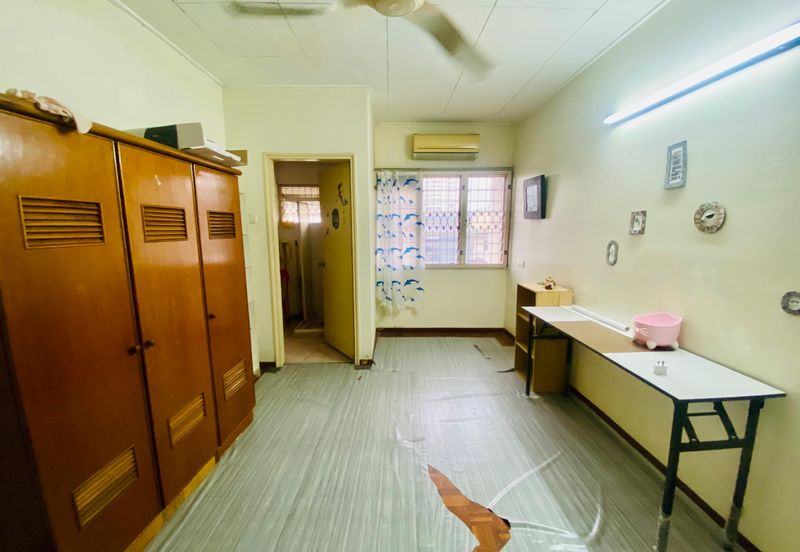 2 Storey Terrace House For Sale In Taman Desa, Super Big Size 22x100, No Facing House