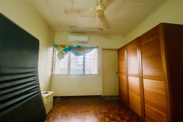 2 Storey Terrace House For Sale In Taman Desa, Super Big Size 22x100, No Facing House