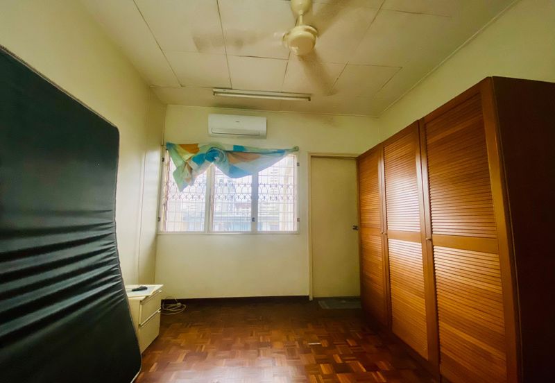 2 Storey Terrace House For Sale In Taman Desa, Super Big Size 22x100, No Facing House