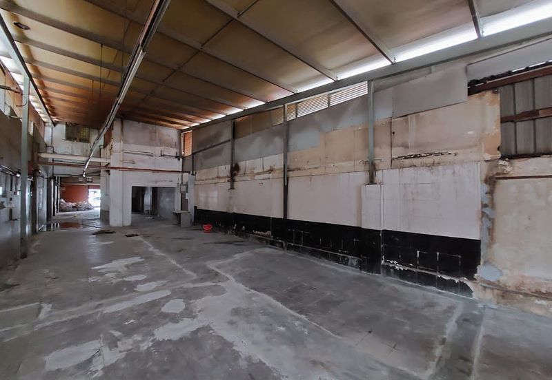 1.5 Storey Shop For Sale In Pudu Kuala Lumpur, Facing Main Road, Hot Area 20x120