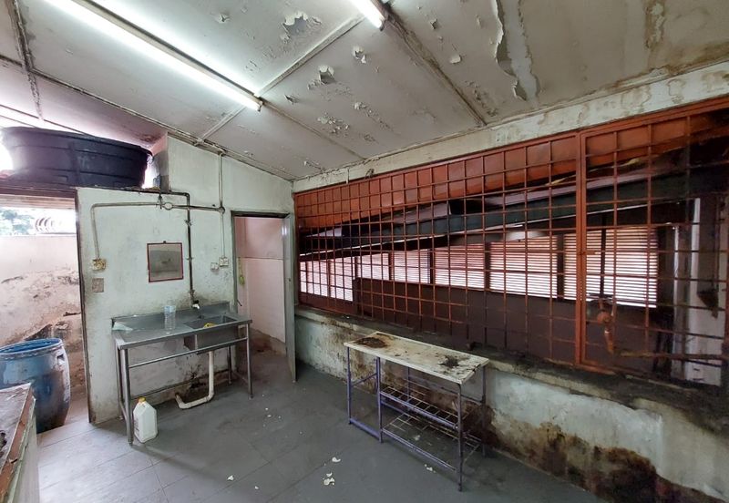 1.5 Storey Shop For Sale In Pudu Kuala Lumpur, Facing Main Road, Hot Area 20x120