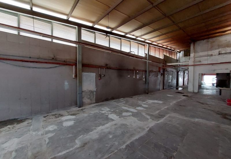 1.5 Storey Shop For Sale In Pudu Kuala Lumpur, Facing Main Road, Hot Area 20x120