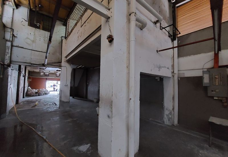 1.5 Storey Shop For Sale In Pudu Kuala Lumpur, Facing Main Road, Hot Area 20x120