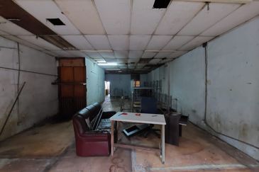 1.5 Storey Shop For Sale In Pudu Kuala Lumpur, Facing Main Road, Hot Area 20x120