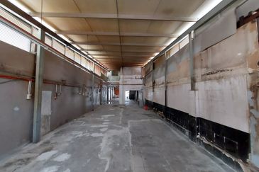 1.5 Storey Shop For Sale In Pudu Kuala Lumpur, Facing Main Road, Hot Area 20x120