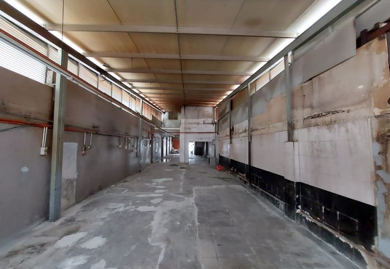 1.5 Storey Shop For Sale In Pudu Kuala Lumpur, Facing Main Road, Hot Area 20x120