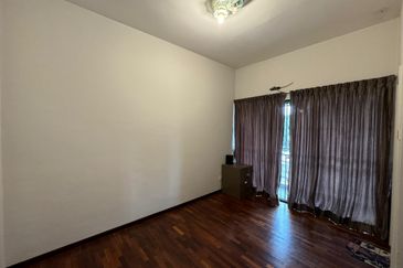 2 Storey Superlink Terrace For Sale In Taman Esplanad, Bukit Jalil, Freehold, Fully Renovated, Move In Condition, Strict Gated and Guarded