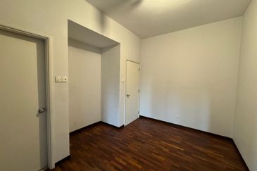 2 Storey Superlink Terrace For Sale In Taman Esplanad, Bukit Jalil, Freehold, Fully Renovated, Move In Condition, Strict Gated and Guarded