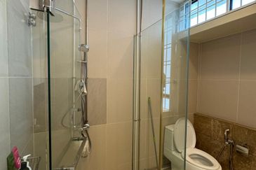 2 Storey Superlink Terrace For Sale In Taman Esplanad, Bukit Jalil, Freehold, Fully Renovated, Move In Condition, Strict Gated and Guarded