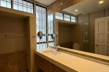 2 Storey Superlink Terrace For Sale In Taman Esplanad, Bukit Jalil, Freehold, Fully Renovated, Move In Condition, Strict Gated and Guarded