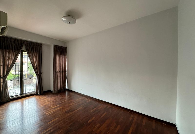 2 Storey Superlink Terrace For Sale In Taman Esplanad, Bukit Jalil, Freehold, Fully Renovated, Move In Condition, Strict Gated and Guarded