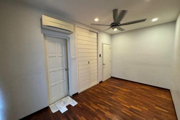 2 Storey Superlink Terrace For Sale In Taman Esplanad, Bukit Jalil, Freehold, Fully Renovated, Move In Condition, Strict Gated and Guarded