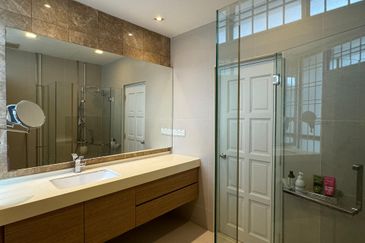 2 Storey Superlink Terrace For Sale In Taman Esplanad, Bukit Jalil, Freehold, Fully Renovated, Move In Condition, Strict Gated and Guarded