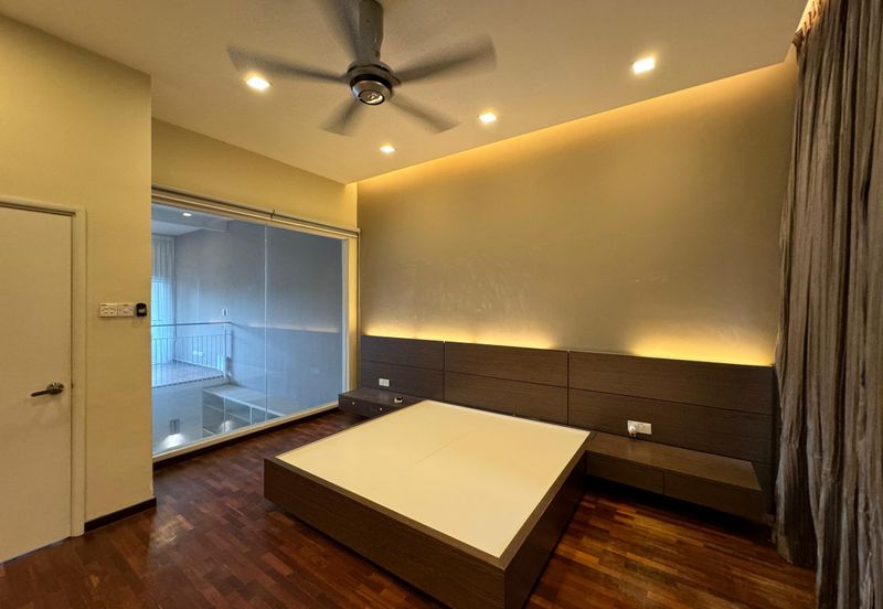 2 Storey Superlink Terrace For Sale In Taman Esplanad, Bukit Jalil, Freehold, Fully Renovated, Move In Condition, Strict Gated and Guarded