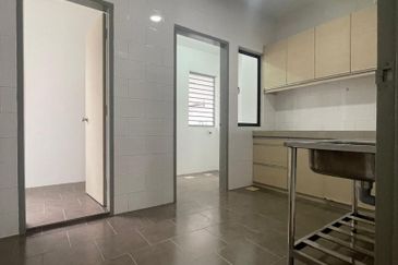 2 Storey Superlink Hour For Sale In Desa Budiman, Sungai Long, 24x75 Big Size, Renovated Unit, Freehold and Gated Guarded