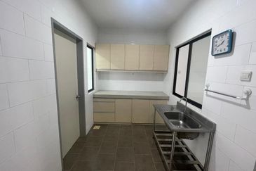 2 Storey Superlink Hour For Sale In Desa Budiman, Sungai Long, 24x75 Big Size, Renovated Unit, Freehold and Gated Guarded