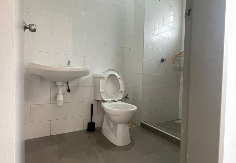 2 Storey Superlink Hour For Sale In Desa Budiman, Sungai Long, 24x75 Big Size, Renovated Unit, Freehold and Gated Guarded