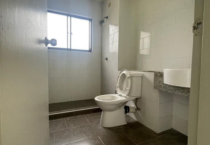 2 Storey Superlink Hour For Sale In Desa Budiman, Sungai Long, 24x75 Big Size, Renovated Unit, Freehold and Gated Guarded