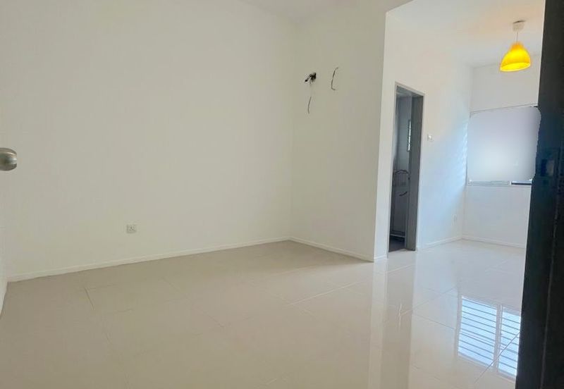2 Storey Superlink Hour For Sale In Desa Budiman, Sungai Long, 24x75 Big Size, Renovated Unit, Freehold and Gated Guarded