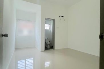 2 Storey Superlink Hour For Sale In Desa Budiman, Sungai Long, 24x75 Big Size, Renovated Unit, Freehold and Gated Guarded