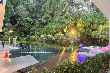 THE COVE HILLSIDE RESIDENCE