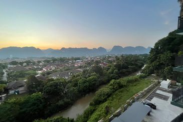 THE COVE HILLSIDE RESIDENCE