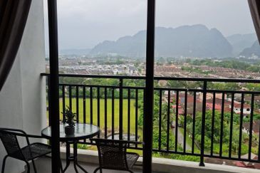 THE COVE HILLSIDE RESIDENCE