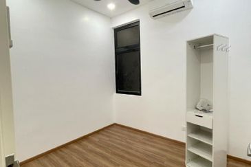 THE COVE HILLSIDE RESIDENCE