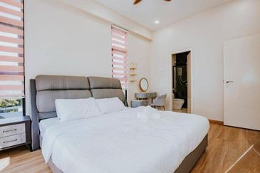 THE COVE HILLSIDE RESIDENCE