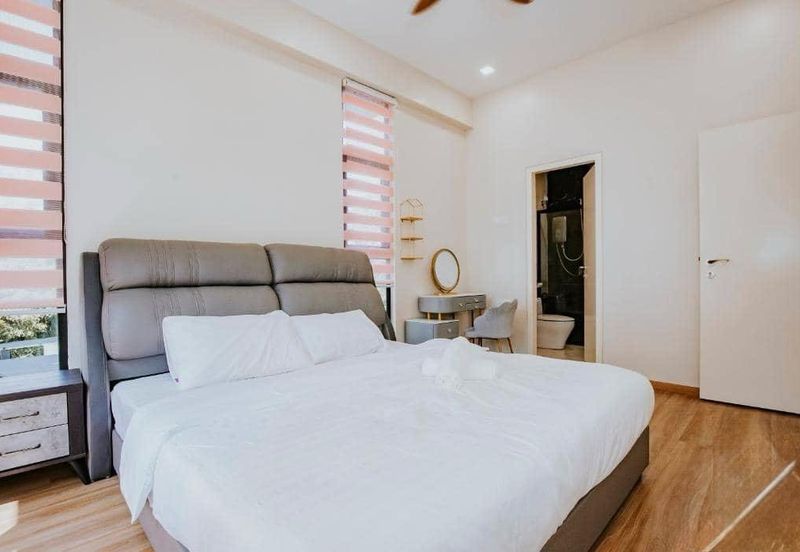 THE COVE HILLSIDE RESIDENCE