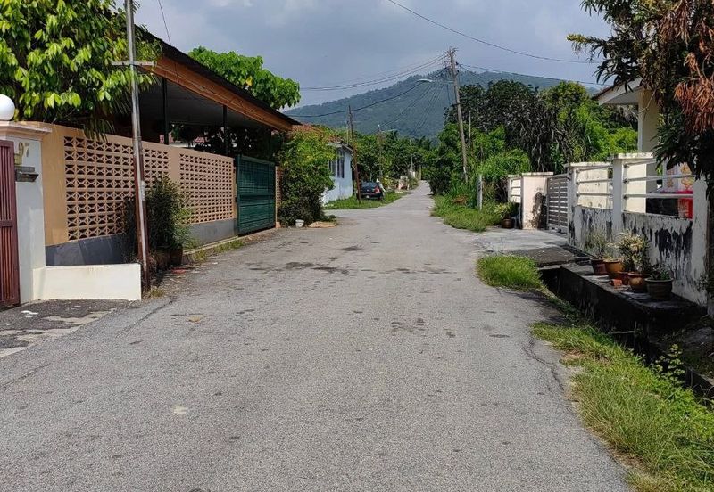 KAMPUNG BARU BUKIT MERAH