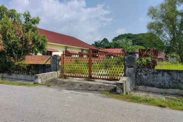 KAMPUNG BARU BUKIT MERAH