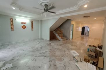 TAMAN MENGLEMBU BERLIAN