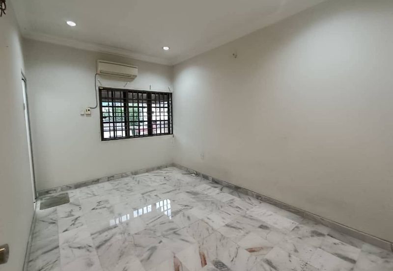 TAMAN MENGLEMBU BERLIAN