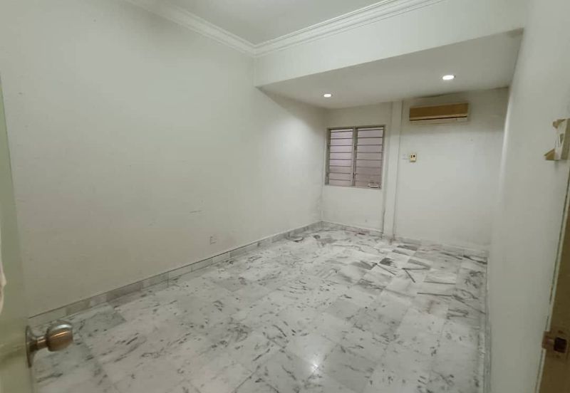 TAMAN MENGLEMBU BERLIAN