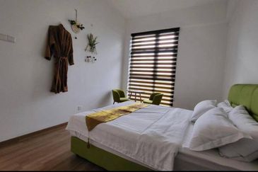 THE COVE HILLSIDE RESIDENCE