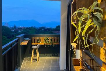 THE COVE HILLSIDE RESIDENCE