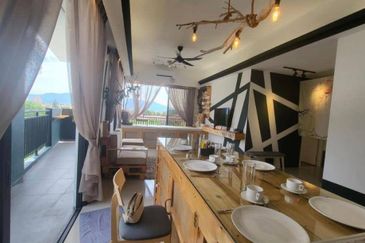 THE COVE HILLSIDE RESIDENCE