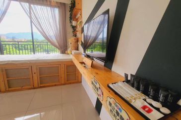 THE COVE HILLSIDE RESIDENCE