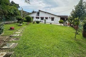 Taman Tepi Sungai ( Taman Teluk Pulai Indah )