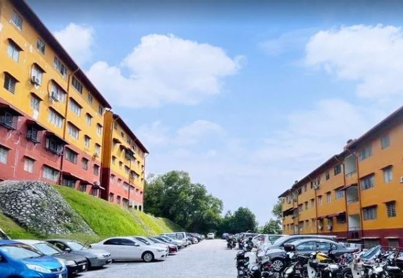 Pangsapuri Putra Permai A at Taman Equine Seri Kembangan
