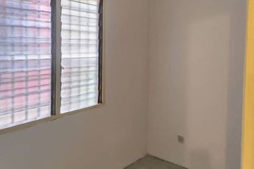 Pangsapuri Putra Permai A at Taman Equine Seri Kembangan